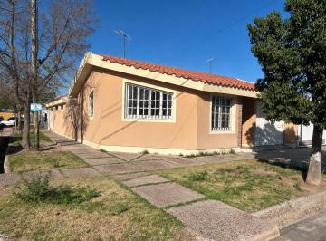Casa · 179m² · 3 Dormitorios · 2 Cocheras · Casa en Venta en San Martin Mendoza Cec 4 Ubicación Inmejorable