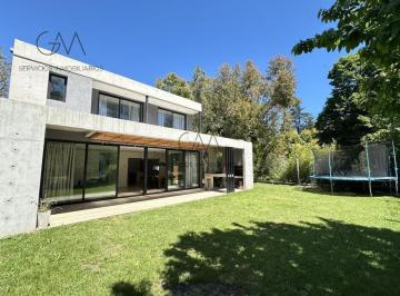 Casa · 290m² · 5 Ambientes · 1 Cochera · Casa en Alquiler Temporario en Bosque Peralta Ramos