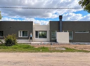 Casa · 255m² · 6 Ambientes · 2 Cocheras · Venta Casa Gerencial Barrio Santa Angela III, Centenario, Neuquen