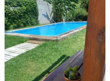 Casa de 3 ambientes, Ezeiza · Propiedad en Doble Lote de Calle a Calle: 1 o 2 Casas con Piscina y Doble Garage