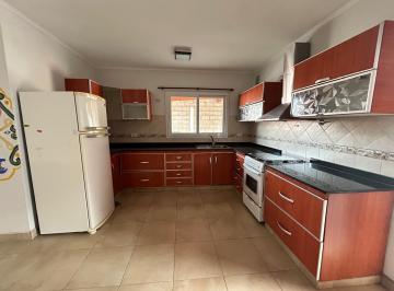 Casa · 150m² · 4 Ambientes · 1 Cochera · Casa en Alquiler Open Door 4 Ambientes Corrientes 1065