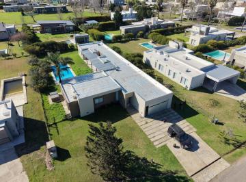 Casa · 320m² · 3 Dormitorios · Puerto Roldán - Amplia Casa 3 Dorm. en Excelente Estado!