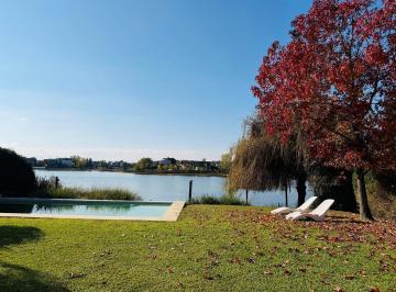 Casa · 235m² · 8 Ambientes · 4 Cocheras · Casa en Venta en San Marco, Villanueva, Tigre