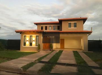 Casa de 5 ambientes, Maipú · Casa en Alquiler C/ Cochera en Maipú