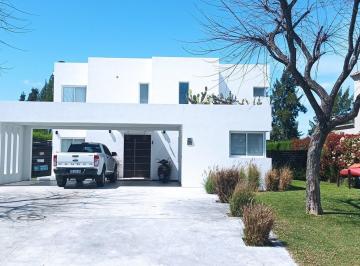 Casa · 300m² · 4 Ambientes · 1 Cochera · Casa en Venta en San Isidro Labrador, Villanueva, Tigre
