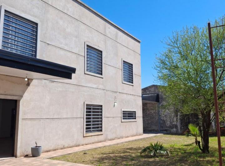 Casa · 240m² · 6 Ambientes · 1 Cochera