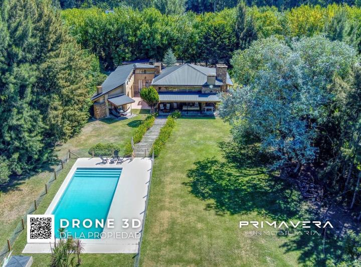Casa · 251m² · 6 Ambientes · 3 Cocheras