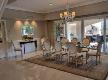 Casa de 8 ambientes, Tigre · Hermosa Casa Estilo Frances con Amarra en El Yacht