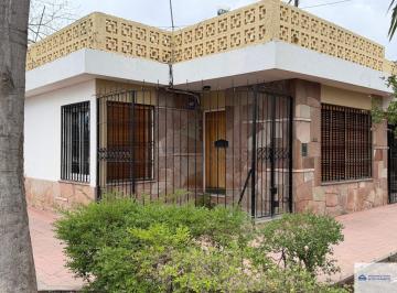 Casa de 5 ambientes, Mayor Drummond · Casa en Alquiler C/ Cochera en Mayor Drummond