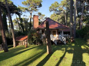 Casa · 180m² · 5 Ambientes · Casa en Venta en Cariló - Jacarandá 184