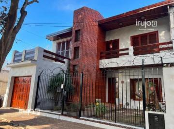 Casa · 220m² · 6 Ambientes · 3 Cocheras · Casa - Temperley Este