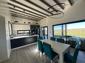Casa · 129m² · 5 Ambientes · 1 Cochera · Venta Casa 5 Amb en Estancia Las Malvinas Brandsen