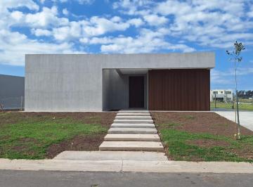 Casa · 130m² · 4 Ambientes · Casa en Santa Elisa