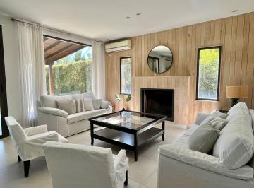 Casa · 230m² · 5 Ambientes · Casa en Venta Ubicado en San Isidro Labrador, Villanueva, Tigre