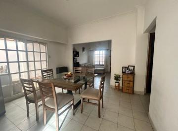Casa · 91m² · 3 Ambientes · 1 Cochera · Casa - Tolosa