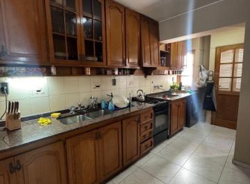 Casa de 5 ambientes, Ciudad de Mendoza · Casa en Venta C/ Cochera en 4.ª Sección Área Fundacional