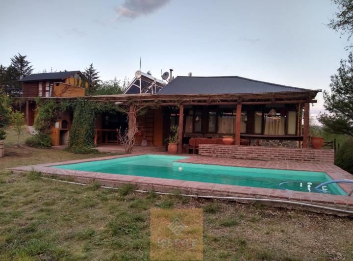 Casa · 80m² · 5 Ambientes · 2 Cocheras
