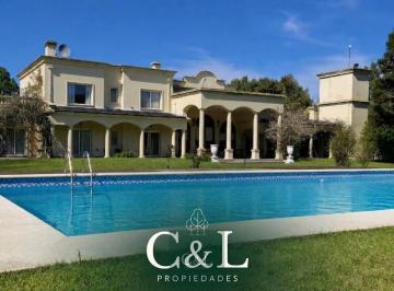 Casa · 800m² · 10 Ambientes · 2 Cocheras · Casa en Estancia Benquerencia