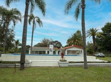 Quinta vacacional · 292m² · 3 Dormitorios · 1 Cochera · Excepcional Quinta Al Rio en Alquiler