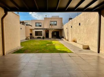 Casa · 240m² · 6 Ambientes · 2 Cocheras · Venta Casa 3 Dorm. Apta Credito Hipotecario