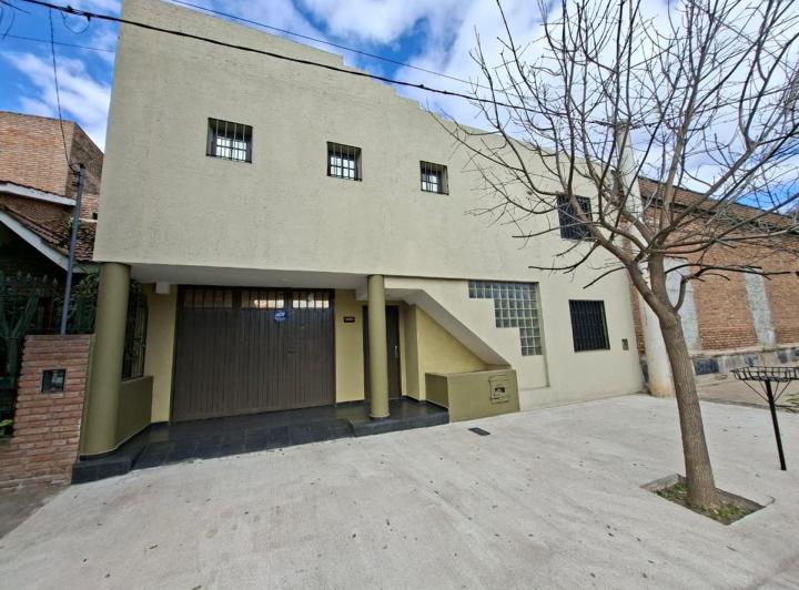 Casa · 268m² · 7 Ambientes · 3 Cocheras
