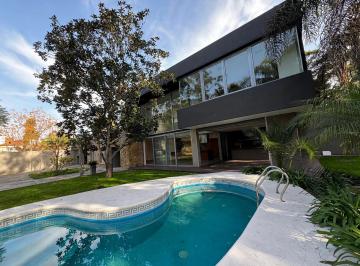 Casa · 301m² · 6 Ambientes · 3 Cocheras · Venta Casa Premium Barrio Semi Cerrado Financia