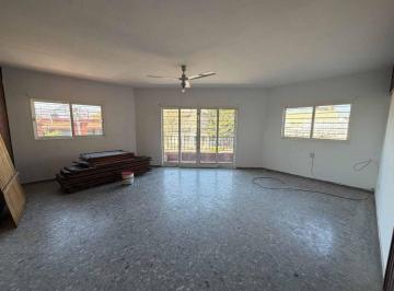 PH · 94m² · 3 Ambientes · Alquiler PH 3 Ambientes con Terraza y Balcon Padua