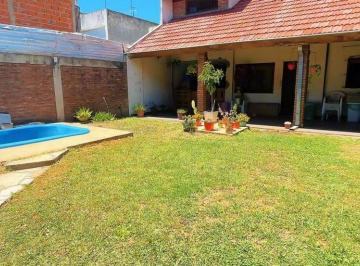 Casa · 185m² · 6 Ambientes · 2 Cocheras · Casa Lote Propio 6 Amb Jardín y Pileta San Justo