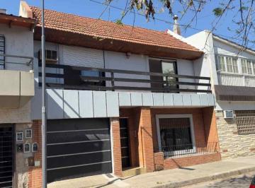 Casa · 199m² · 6 Ambientes · 1 Cochera · Casa 5 Amb. C/ Terraza Villa Pueyrredón Permuta