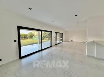 Casa · 211m² · 6 Ambientes · 3 Cocheras · Casa 6 Amb Venta B° San Pablo Mudate Ya con El 30%