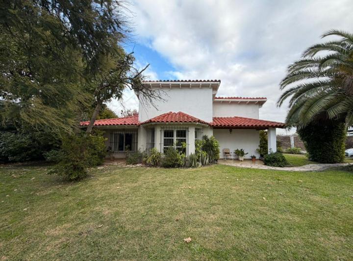 Casa · 155m² · 4 Ambientes · 1 Cochera