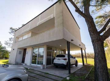 Casa · 168m² · 8 Ambientes · 2 Cocheras · Casa Aires del Llano 5 Dorm!