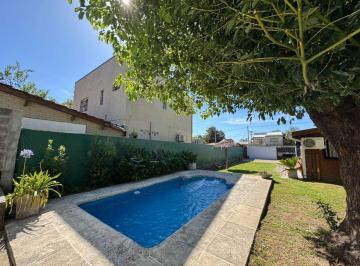 Casa · 82m² · 3 Ambientes · 2 Cocheras · Venta Casa con Pileta en Venta - Garín Centro