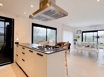 Casa · 145m² · 5 Ambientes · Venta Casa 5 Ambientes Los Acantilados