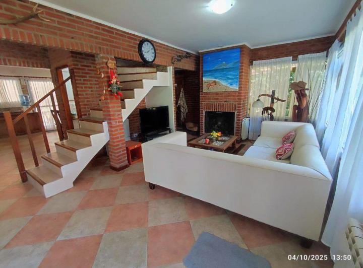 Casa · 245m² · 5 Ambientes · 1 Cochera
