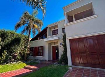 Casa · 295m² · 7 Ambientes · 2 Cocheras · Venta Casa Arguello 3 Dorm y Pileta Zona Colegios