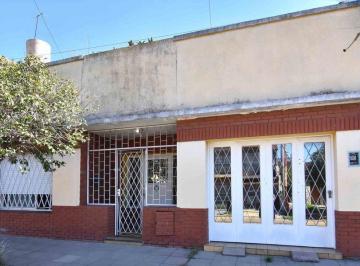 Casa · 226m² · 3 Ambientes · 1 Cochera · Venta Casa 3 Ambs Haedo Parque Pileta a Reciclar