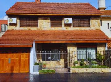 Casa · 209m² · 6 Ambientes · 2 Cocheras · Venta Casa 6 Ambientes Haedo Apto Credito