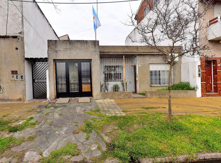 Casa · 49m² · 4 Ambientes · 1 Cochera