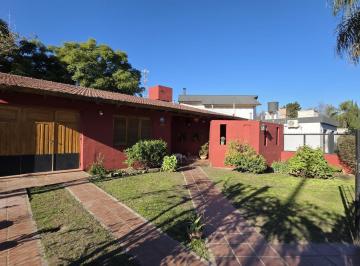 Casa · 670m² · 4 Ambientes · 1 Cochera · Venta Casa 2 Dorm. Villa Allende Calida y Acogedora con Escritura