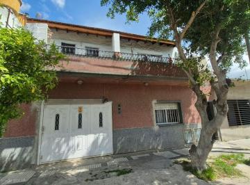 PH · 87m² · 4 Ambientes · 1 Cochera · PH Tipo Casa con Cochera Lanus Oeste