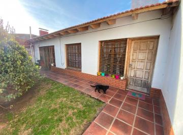 Casa · 120m² · 4 Ambientes · 1 Cochera · Casa en Venta - 3 Dorm - Garage - Patio - Quincho