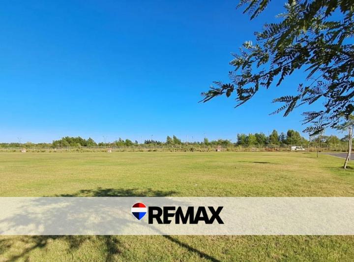 Terreno · 716m²