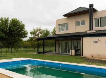 Casa · 232m² · 6 Ambientes · 3 Cocheras · Casa en Venta 6amb a Estrenar Barrio Los Jazmines