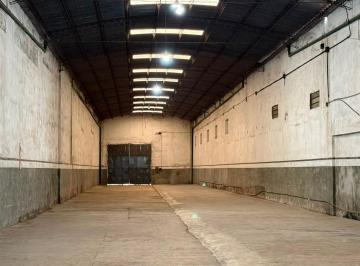Bodega-Galpón · 810m² · Galpón en Alquiler en Zona Norte