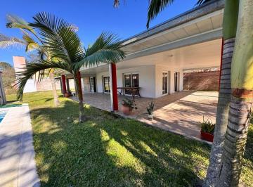 Quinta vacacional · 188m² · 2 Dormitorios · 2 Cocheras · Se Vende Casa Quinta en Arroyo Leyes