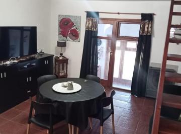 Casa · 75m² · 5 Ambientes · 1 Cochera · Alquiler Casa