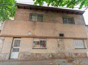 Casa · 232m² · 9 Ambientes · 2 Cocheras · Venta de Casa 6 Dorm., Local y Cochera