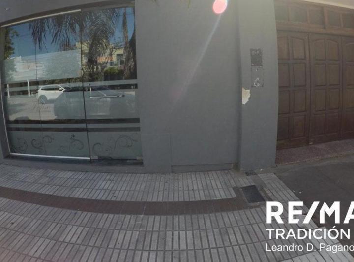 Casa · 180m² · 4 Ambientes · 2 Cocheras