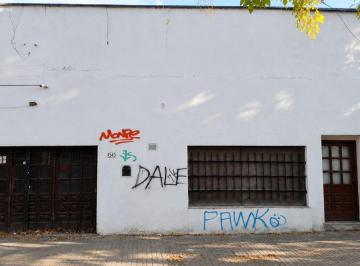 Casa · 170m² · 4 Ambientes · 1 Cochera · Casa en Venta La Plata a Reciclar